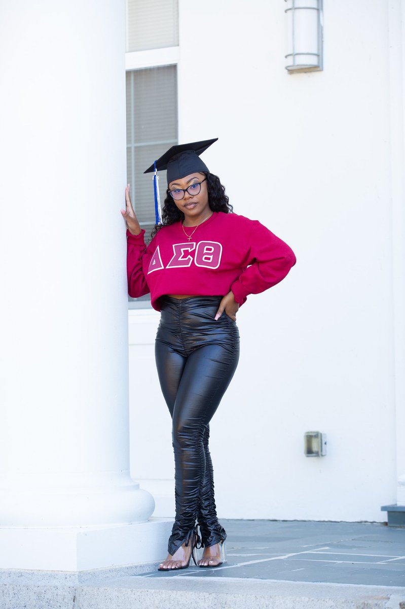 zhanealice_'s tweet photo. Alumna Status Loading ππ©πΎβπ
December 11th 2021 π
I achieved many goals & made many accomplishments while at Elizabeth City State University! My time at ECSU is shortly coming to an end, now itβs time to enter Miss. Garrisonβs Classroom π https://t.co/xu2KqVxJJC