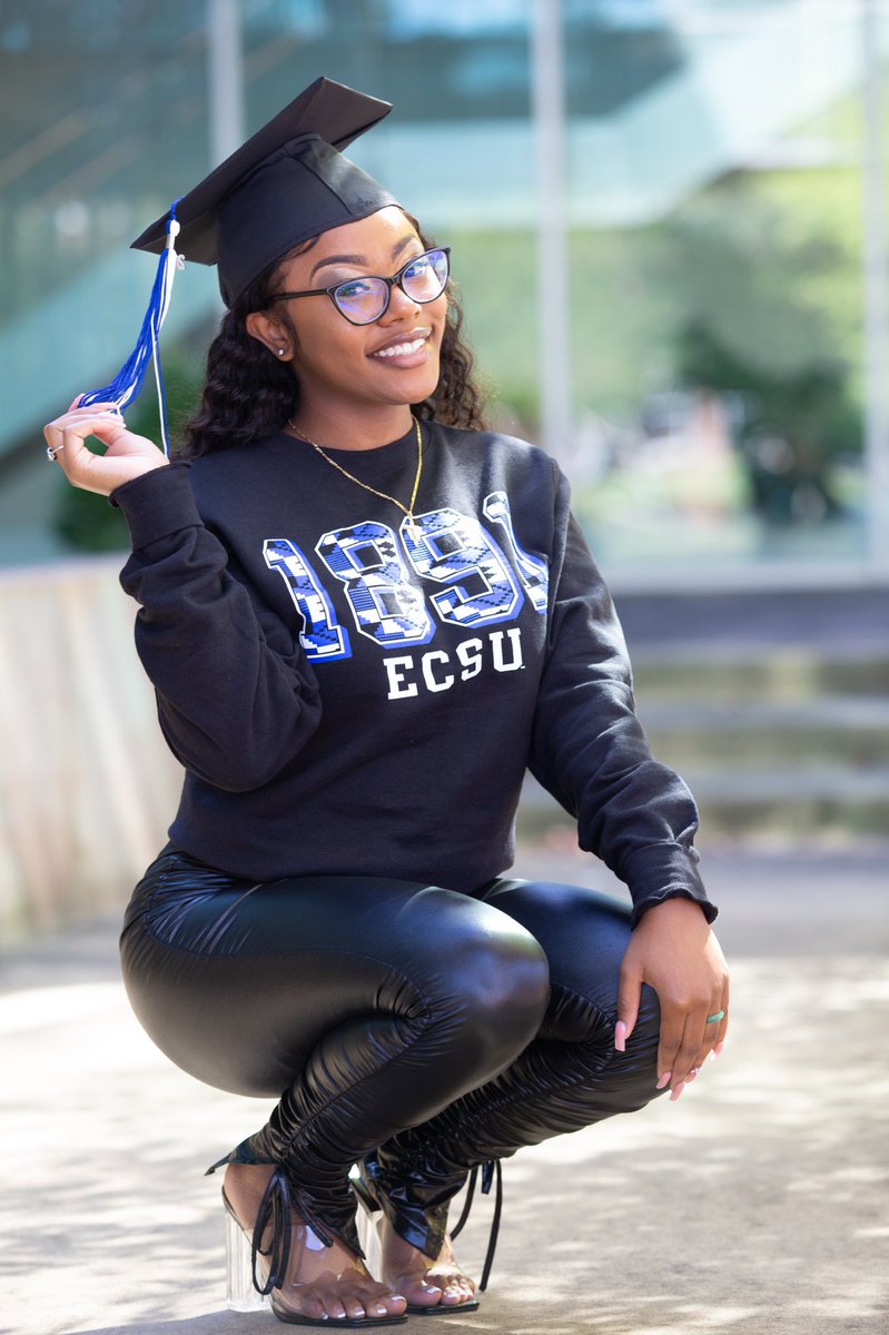 zhanealice_'s tweet photo. Alumna Status Loading ππ©πΎβπ
December 11th 2021 π
I achieved many goals & made many accomplishments while at Elizabeth City State University! My time at ECSU is shortly coming to an end, now itβs time to enter Miss. Garrisonβs Classroom π https://t.co/xu2KqVxJJC