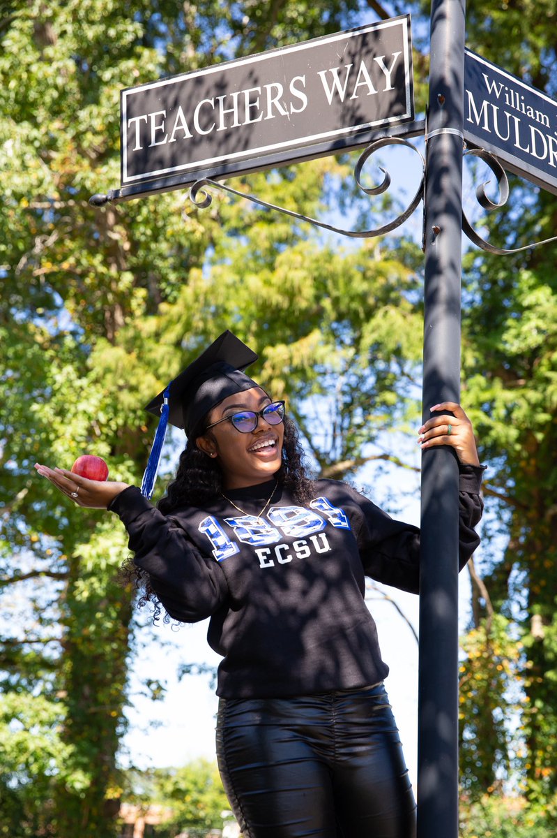 zhanealice_'s tweet photo. Alumna Status Loading ππ©πΎβπ
December 11th 2021 π
I achieved many goals & made many accomplishments while at Elizabeth City State University! My time at ECSU is shortly coming to an end, now itβs time to enter Miss. Garrisonβs Classroom π https://t.co/xu2KqVxJJC