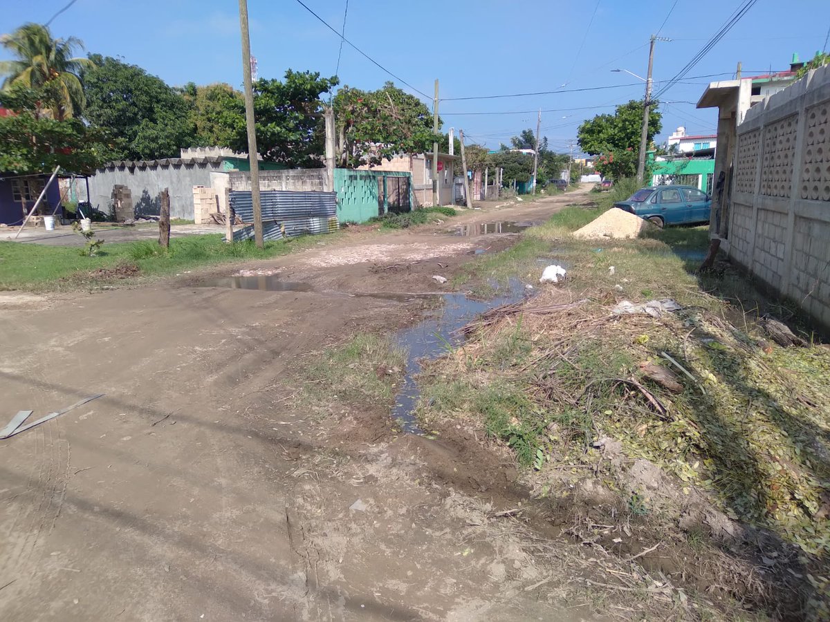 sdcanche's tweet photo. @coatzagob a quien me puedo dirigir para una fuga de agua desde fines de noviembre, sobre calle monte alban, entre tajin y akumal en la colonia teresa morales, ya se ha reportado muchas veces y aun no hay respuesta. https://t.co/jJrWOHNHV2
