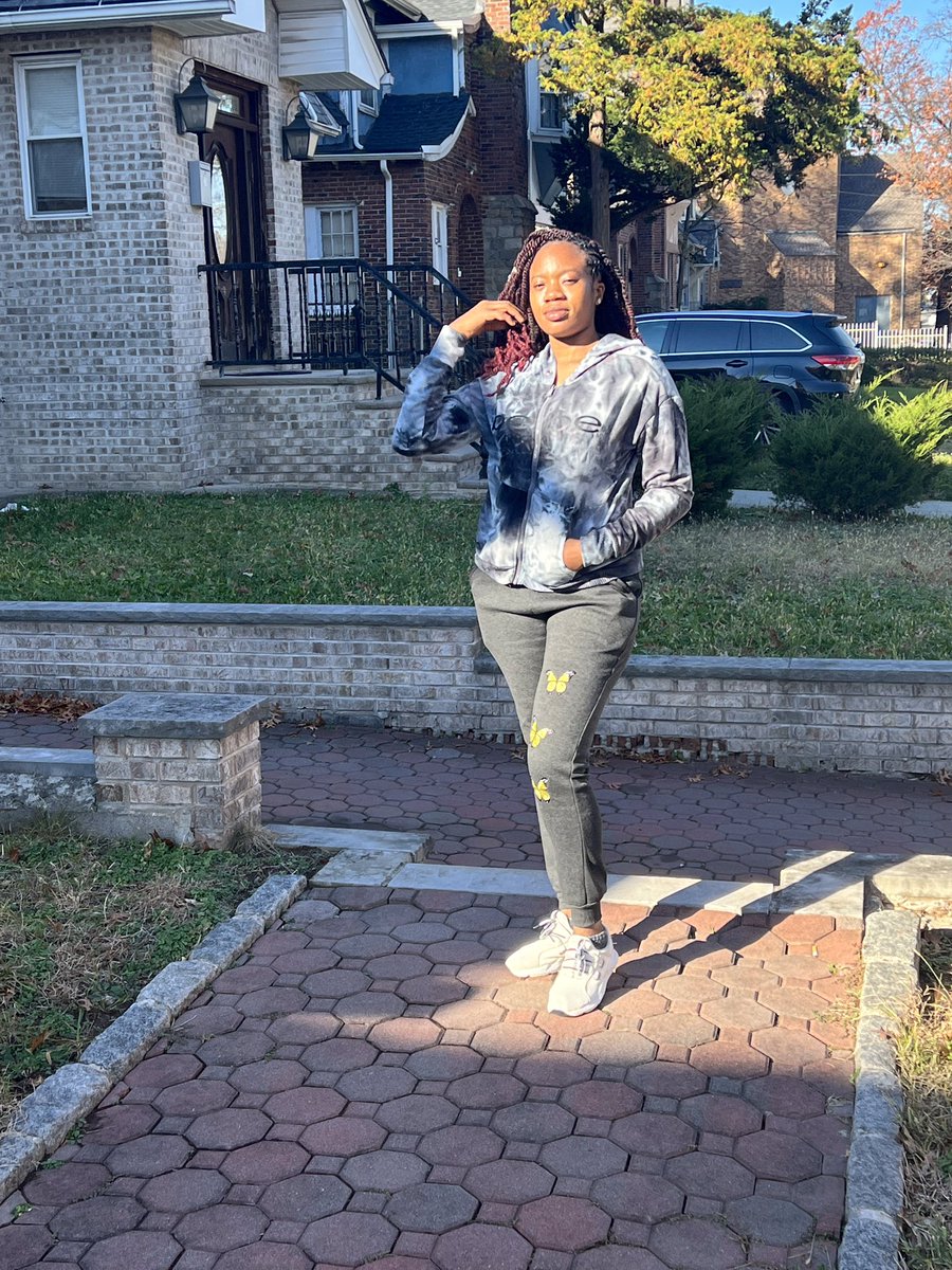 omgitzsofie11's tweet image. I said I should drop this one here o 😋🌚🌚..