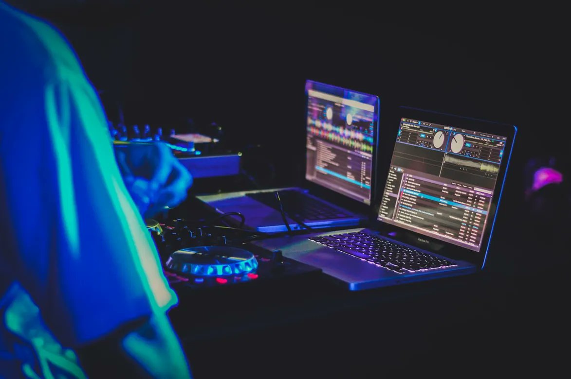 We've helped put on so many incredible events and concerts in the past, and it's been a blast! Check out our full portfolio here: buff.ly/3iwV6s7

#events #concerttourtips #eventproducer #liveeventproduction