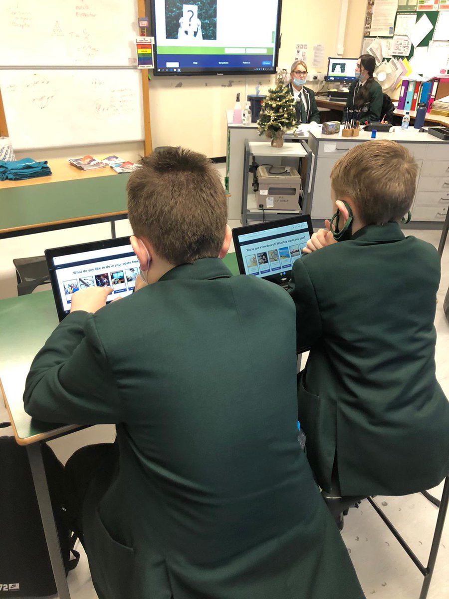 StLukesHigh's tweet photo. Well done and thank you to our S6 students who delivered My World of Work Ambassador training to the new S1 and S3 Ambassadors this morning! Thank you to Mrs Hastings for organising.  #mywow #peermentoring #givingback https://t.co/cmjzoCCUUM