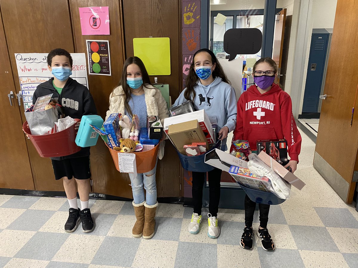 The 6th grade is definitely coming in hot 🎁🎁🎁 Up to 53 gift donations in one day!! Grades 7 &amp; 8, can you catch up? <a href="/RMS_Remdawgs/">RMS</a> #santafoundation #RMSRemdawgs #kindnessmatters #FranklinPS