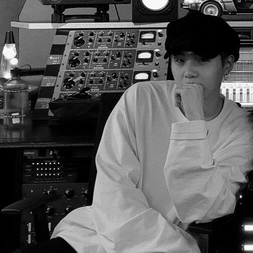 daily yoongi ✿ tweet media