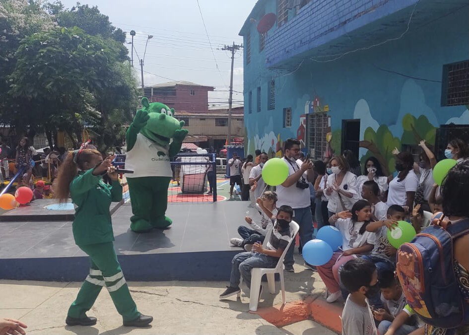 #porelbiendecali Emsirva informa: con labores de limpieza y mantenimiento de espacios públicos recreativos, la empresa de aseo, Ciudad Limpia, le cumple a Cali. <a href="/elpaiscali/">El País Cali 📰</a> <a href="/Caracol_Cali/">Caracol Radio Cali</a> <a href="/Diarioccidente/">Diario Occidente</a> <a href="/ElTiempoCali/">El Tiempo Cali</a> <a href="/caliconectate/">caliconectate</a> <a href="/elcaleno_co/">Periódico el Caleño</a> <a href="/ComunaJal/">JAL COMUNA 2</a> <a href="/TwiterosCali/">TWlTTEROS CALI</a>