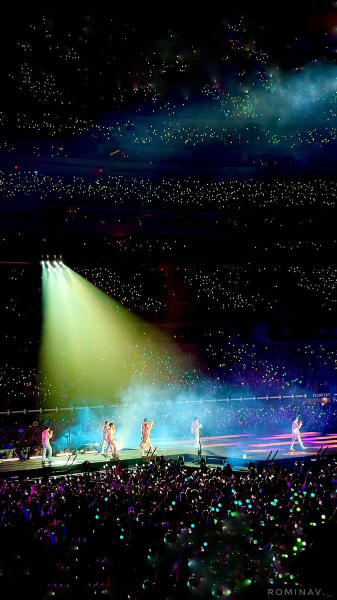 vanrotae's tweet image. here are some my shots from the concert 💜 #PTD_ON_STAGE #bts