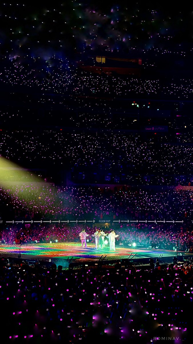 vanrotae's tweet image. here are some my shots from the concert 💜 #PTD_ON_STAGE #bts