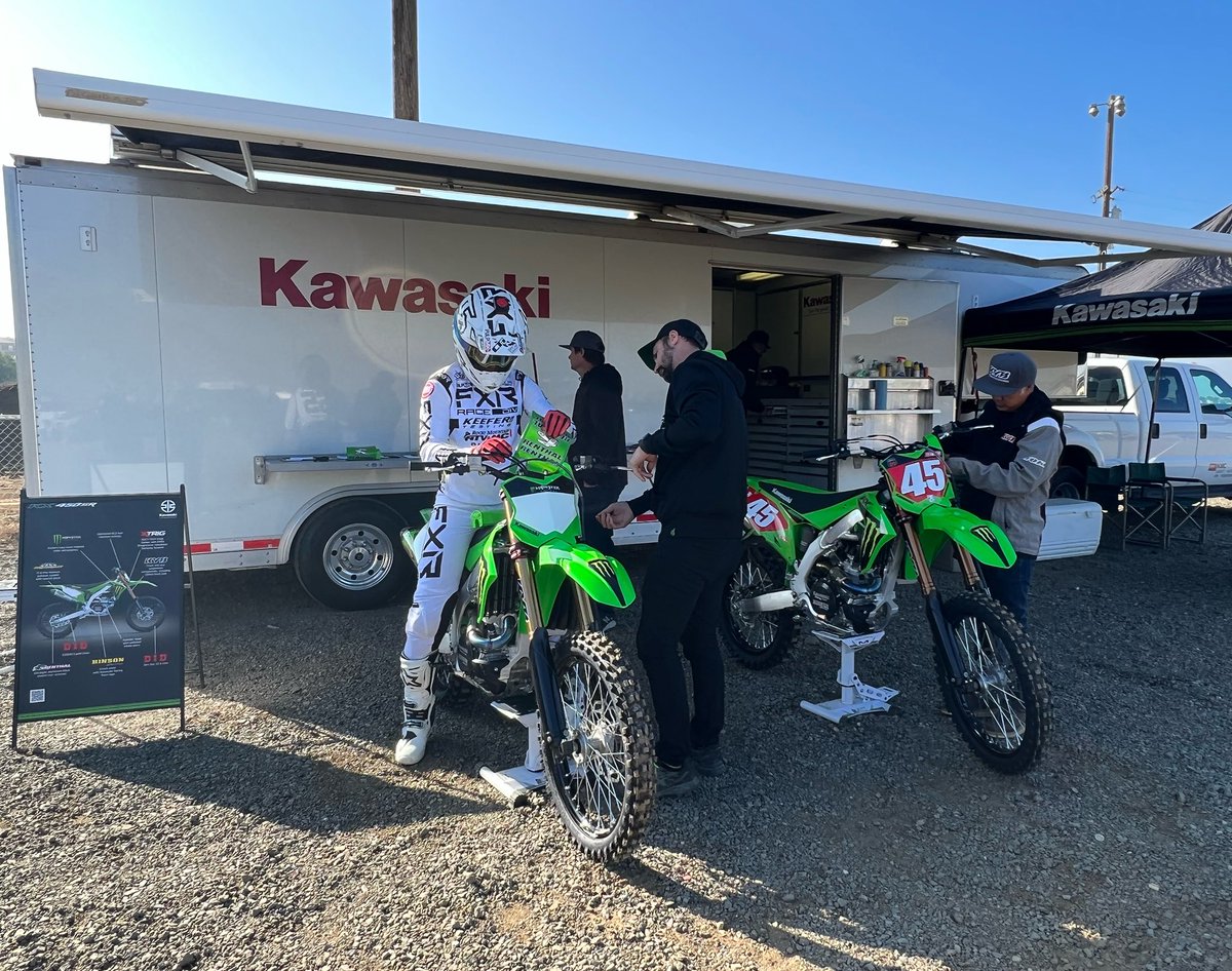Spent the day with <a href="/KawasakiUSA/">Kawasaki USA</a> at State Fair MX for the first pair of 2022 KX450SR media rides with <a href="/racerxonline/">Racer X</a>/<a href="/KKeefer120/">Kris Keefer</a> and <a href="/Dirt_Bike_Mag/">Dirt Bike Magazine</a>.
#Kawasaki #KX450SR #KX #TeamGreen #GoodTimes #TheBikeThatBuildsChampions