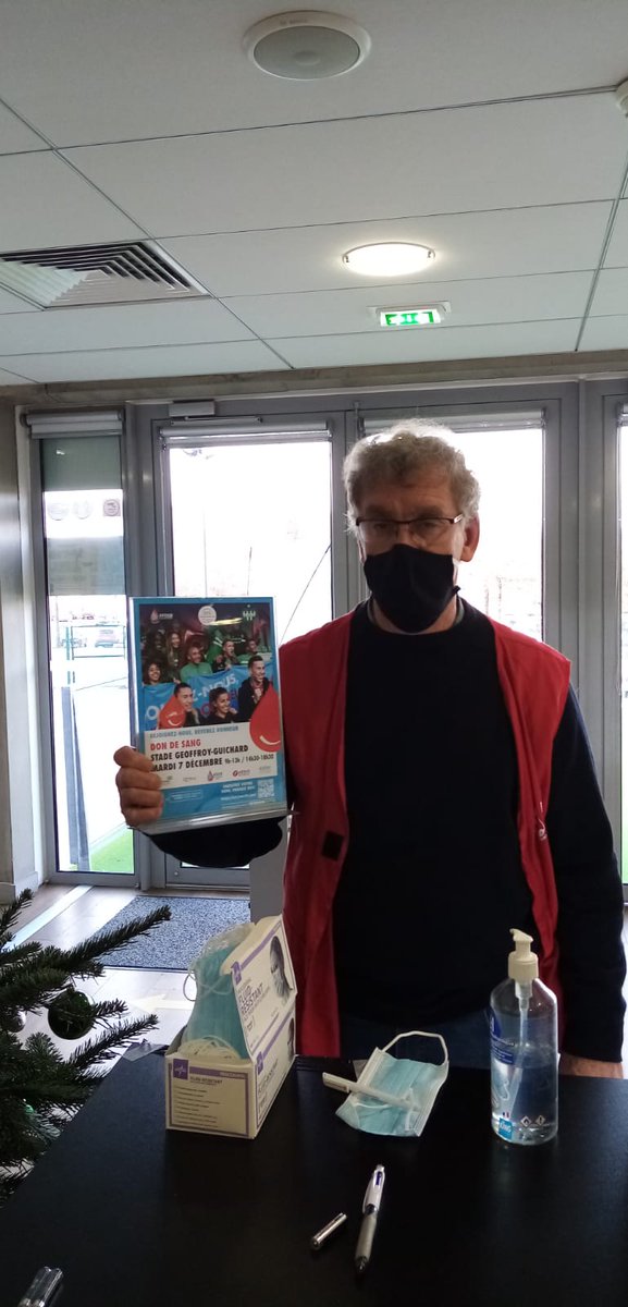 cmasson_sante's tweet image. 484 donneurs de vie #dondesang ce 7 décembre au stade Geoffroy Guichard à  @saint_etienne_ 
Bravo aux donneurs, aux bénévoles @FFDSB ADSBSaintEtienne,aux organisateurs et partenaires  @EFS_dondesang @carole_jurine @ASSECoeurVert @AesioMutuelle @ReseauEster @CPME42 
RV en déc 22 !