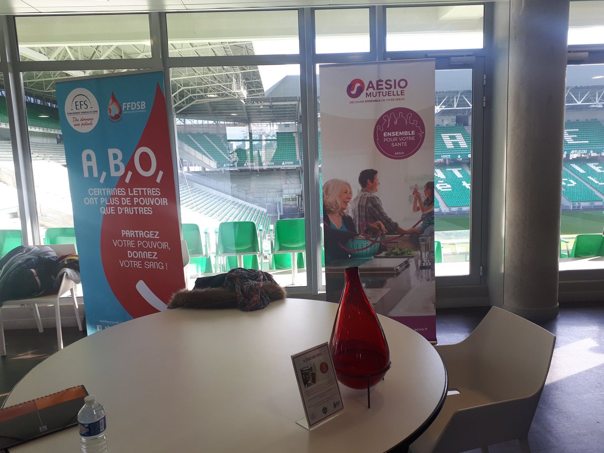 cmasson_sante's tweet image. 484 donneurs de vie #dondesang ce 7 décembre au stade Geoffroy Guichard à  @saint_etienne_ 
Bravo aux donneurs, aux bénévoles @FFDSB ADSBSaintEtienne,aux organisateurs et partenaires  @EFS_dondesang @carole_jurine @ASSECoeurVert @AesioMutuelle @ReseauEster @CPME42 
RV en déc 22 !