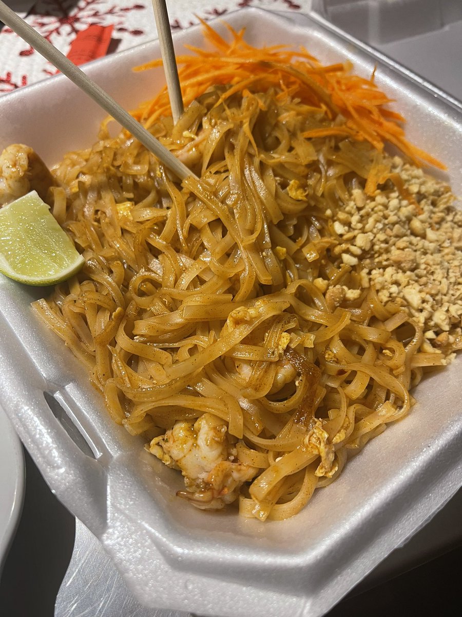 BoCoEconDev's tweet photo. What’s for dinner tonight #bocova? Have you checked out Thai Oudone? #bocoeats #businessinboco https://t.co/EpXfDjOYUi