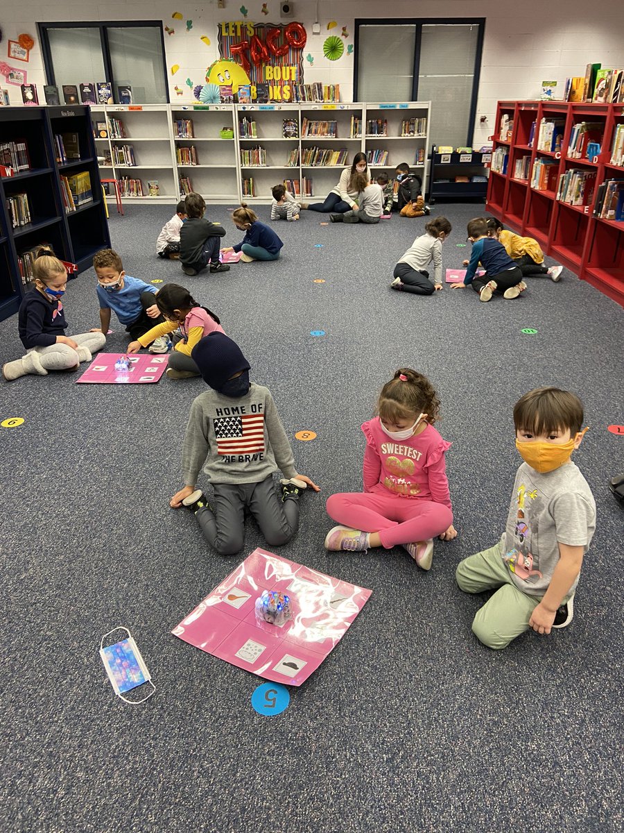 jschwartzers's tweet image. It’s kindergarten’s turn! #KindersCanCode #HourOfCode #ProudToBe15 #MoreThanEver #wbend15 @WillowBendD15 @D15Schools