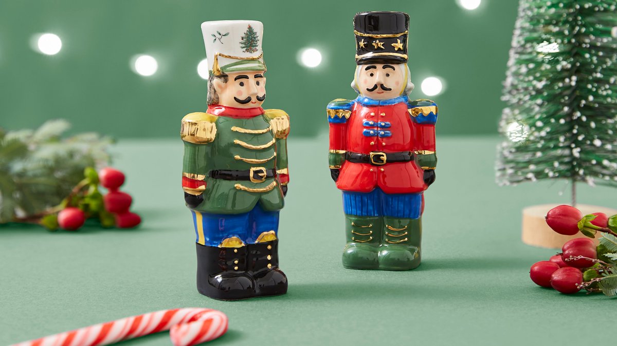 PortmeirionGrp's tweet photo. Bringing #Nutcracker season to the table. Turn your table into Christmas Eve at the Stalboum's House with #SpodeChristmasTree Nutcracker #SaltandPepper shakers. 🎄 https://t.co/JvSTSmlgVM https://t.co/vrAXqh8IFZ