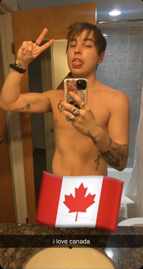 xplrbabe's tweet photo. Colby: posts thirsty pics 💦 
Fandom: Suddenly Pregnant 🤰 
#StreamSkin #SkinMusicVideo @ColbyBrock https://t.co/wL6eUiD9c4