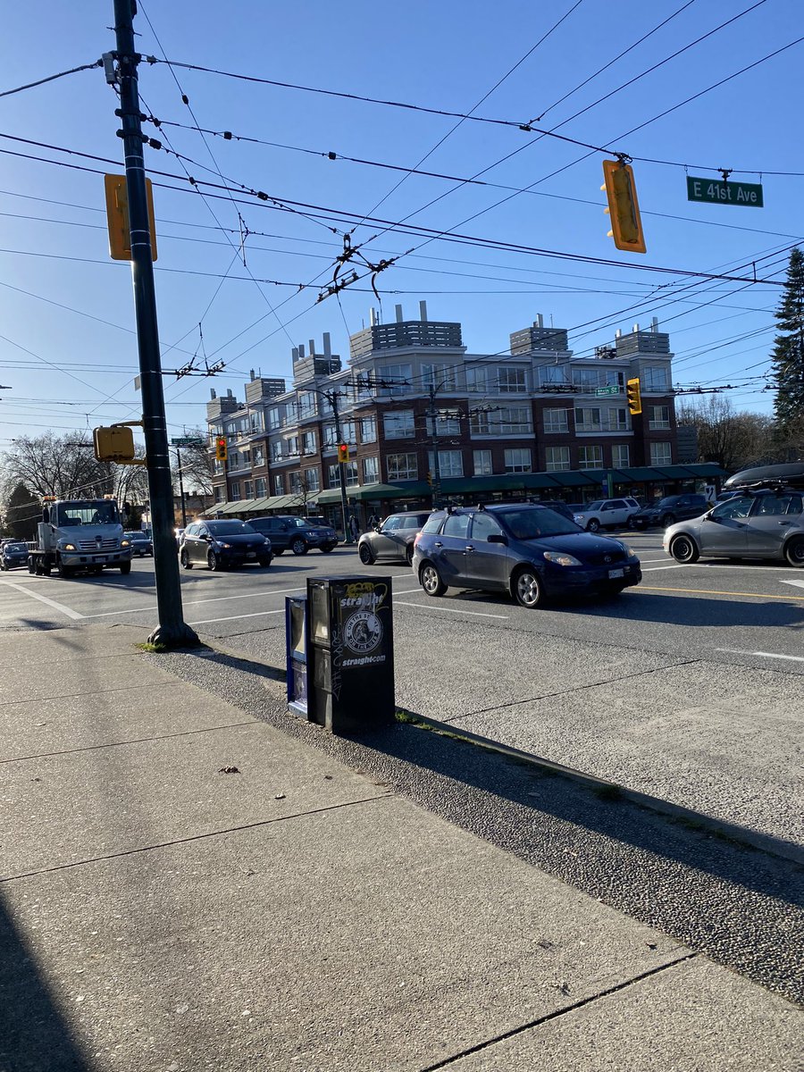 sewlongago's tweet photo. @CityofVancouver this is like the third time in a year this has happened at Main &amp; 41st why isn’t there anyone here to control traffic if the lights are out of order? https://t.co/6r0bEOSxBc