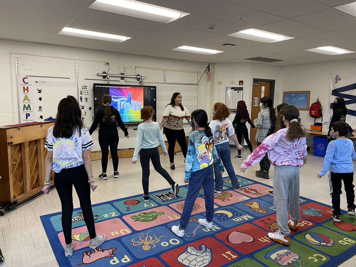 WHSPomcats's tweet photo. Had so much fun today at Twain Elementary helping with their Pep Squad tryouts!! Always exciting when we get to meet future Wildcats 🐾 @ccsd21twain @amber_companey @WHSactivities @Wheeling_Cats @jercook73 https://t.co/CcC4to9AVH