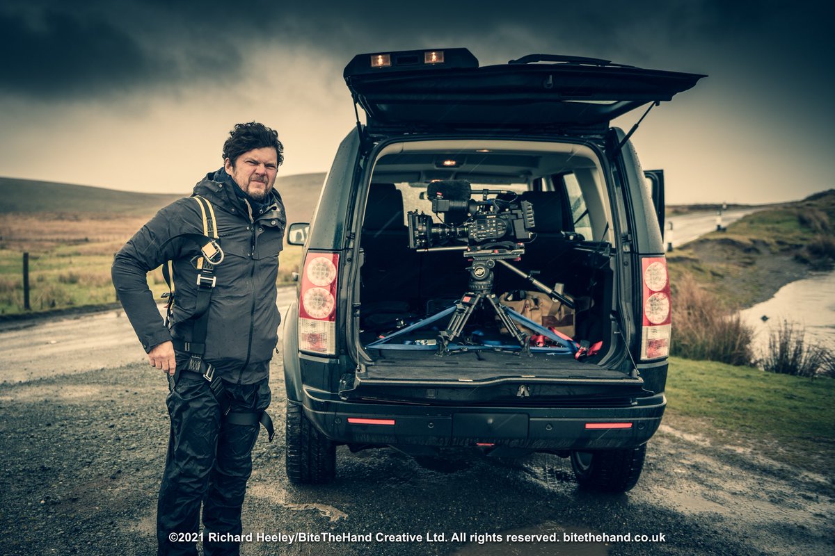 richardheeley's tweet photo. Enjoying the weather, while filming in Wales this week, with @nickdeacon71 #discovery4 #landrover #landroverdiscovery4 #landroverdiscovery #filming #tv #tvproduction #trackingvehicle https://t.co/0kzGWN7i92