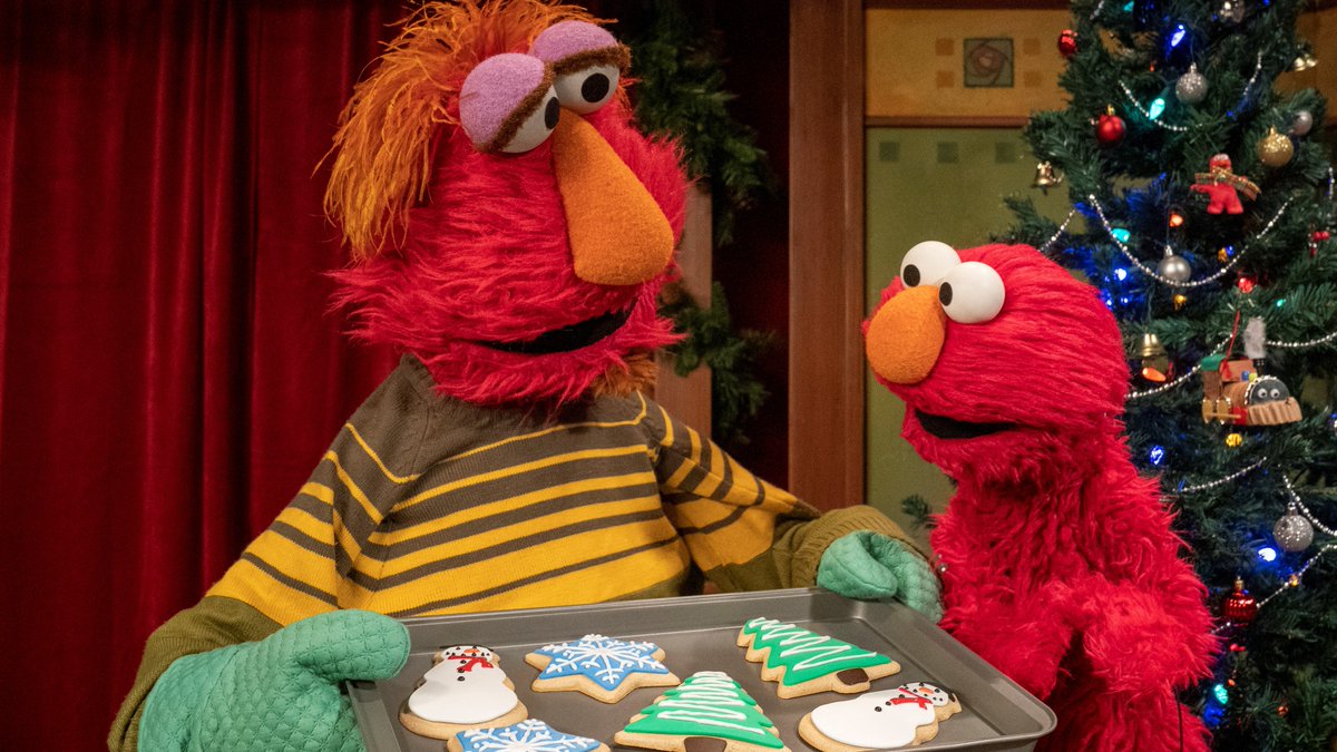 sesamestreet's tweet photo. Our favorite part of the holiday season is spending time with those who matter most. ❤️ What's your family's favorite holiday tradition? https://t.co/NVZdtlVUE7