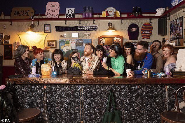 TheNorskaPaul's tweet image. #Belfast group #ArrayCollective become the first #NorthernIrish artists in history to win the £25k #TurnerPrize2021 for their work which tackles social political issues &apos;with humour, seriousness and beauty&apos; apparently.
A pub installation ? Okay . .🥴🤷‍♂️😵‍💫