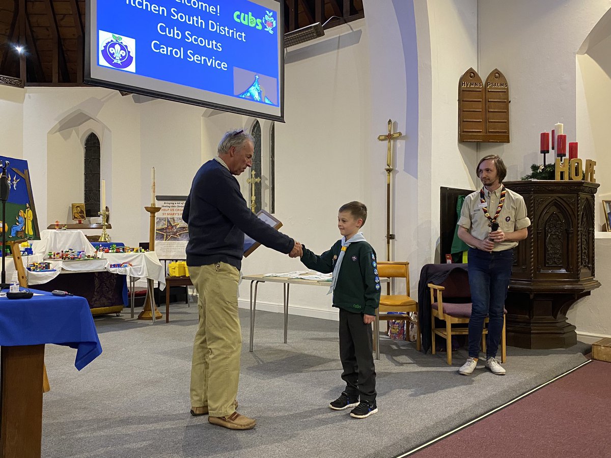 2nd Bruce Award of the week, this time to Beaver ( now cub) Toby Finch who completed all Beaver badges during lockdown. Thanks to Peveril Bruce for making the presentation at the cub carol service #bruceaward @HampshireScouts @theitkid @AlastairBruce_