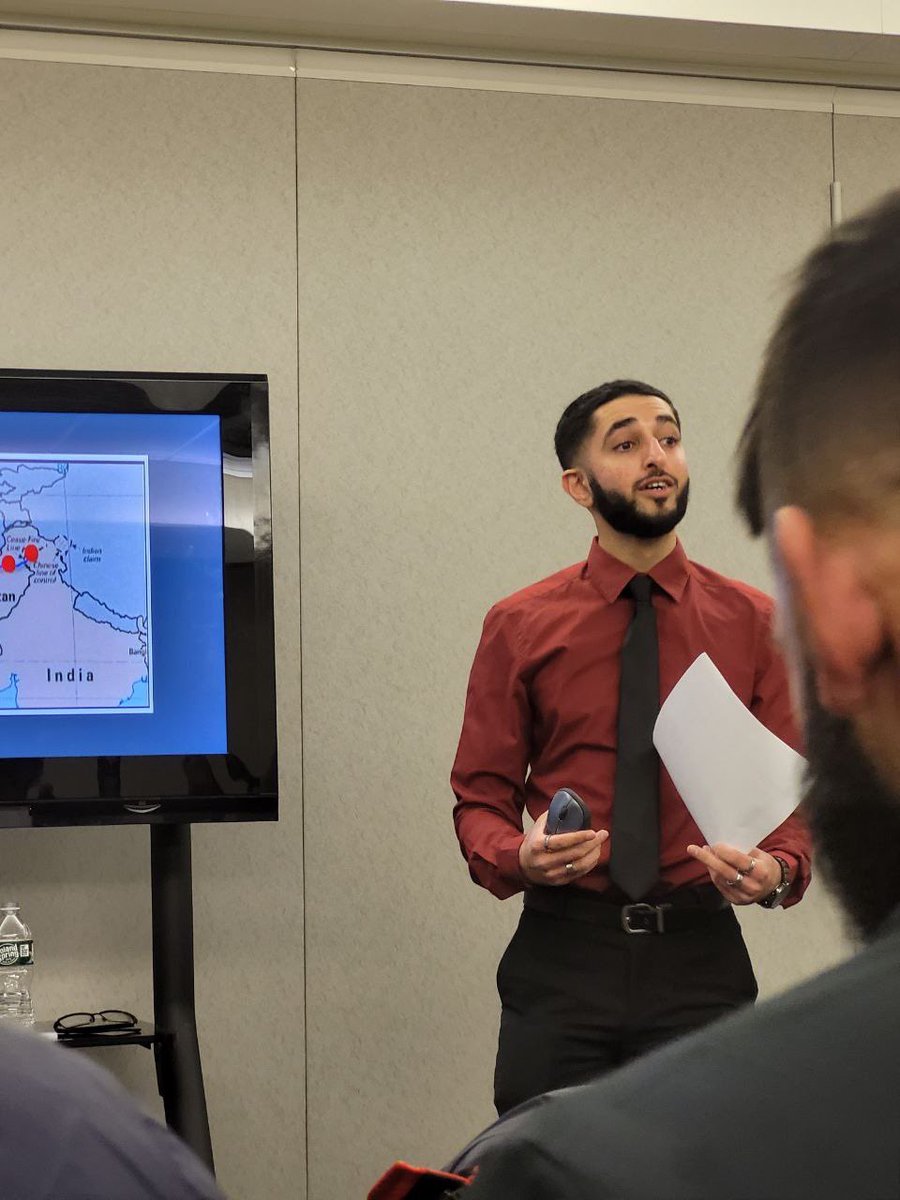MKA_CJersey's tweet photo. Last night, New Jersey #MuslimYouth held an Ahmadiyya Muslim Student Association (AMSA) event at Rutgers University. Khuddam from all over NJ came to discuss about the death of Jesus of Nazareth. #ThatsWhatMuslimsDo https://t.co/WNFlcpKUm6