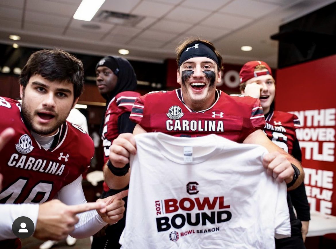 Check out <a href="/GamecockFB/">Gamecock Football</a> with their #BowlBound shirts! Can’t wait to see them take on #UNC in the <a href="/DukesMayoBowl/">Duke's Mayo Bowl</a>! 🎉🏈