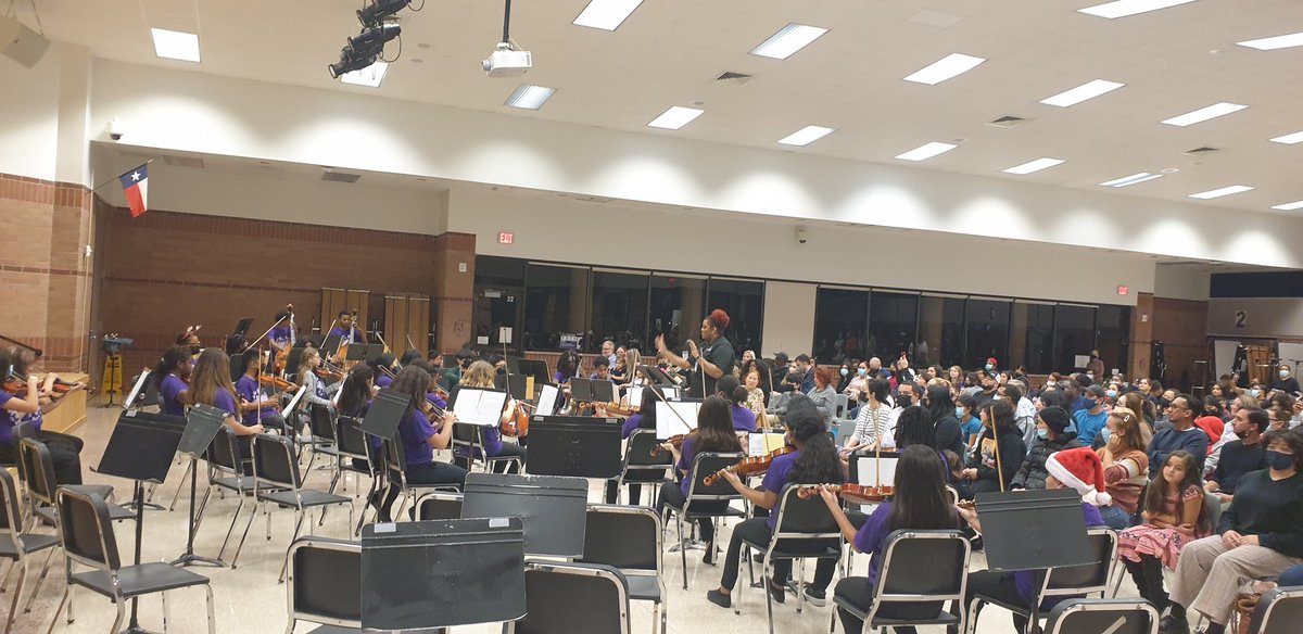 Bravo🎵 to <a href="/kellihtown/">Kelli Houston</a> Ms. Houston and her 6th grade orchestra program🎼🎶. Successful presentation last night <a href="/MDJH_Panthers/">McDonald Junior High School</a>