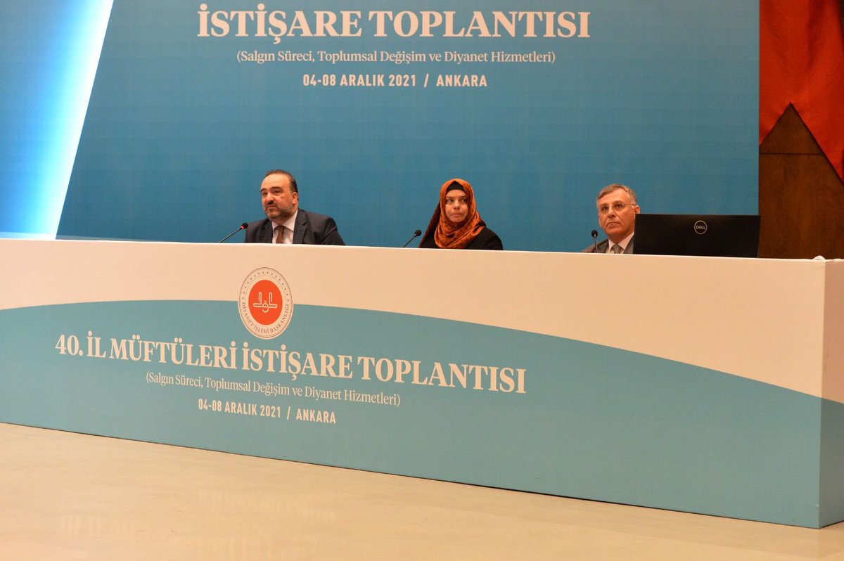 40.İl Müftüleri İstişare Toplantımız Cumhurbaşkanımız Sayın Recep Tayyip Erdoğan'ın kabulleri ile sona erdi.
Kapsamlı değerlendirme ve istişareler sonucu ortaya çıkan toplantı sonuç bildirgemizin güzel çalışmalara vesile olmasını ve hayırlar getirmesini temenni ediyorum.