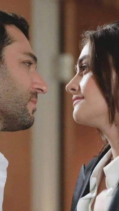عانقني بدفئ روحك ،
فهناك أوجاع في الصدور لا يشفيها سوى عناق الأرواح💕