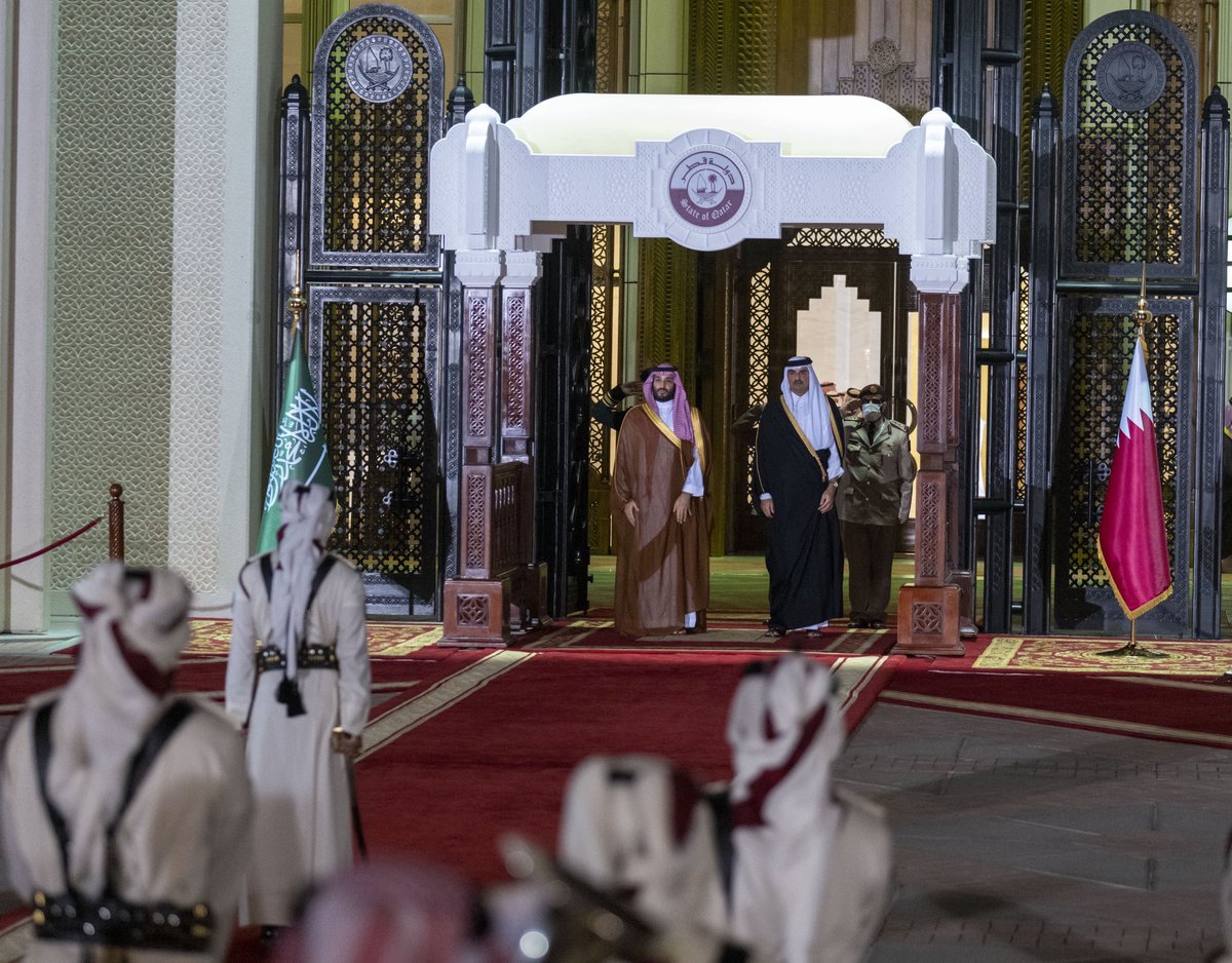 علاقات الأخوة والتعاون بين قطر والسعودية تقوم على أسس راسخة من التاريخ والمصير المشتركين، وناقشت اليوم مع أخي الأمير محمد بن سلمان سبل تعزيز هذا التعاون بين بلدينا، كما أكدت وإياه حرصنا المشترك على دعم الأمن والاستقرار في منطقتنا والإقليم.
مرحبا بكم أخي محمد في قطر.
