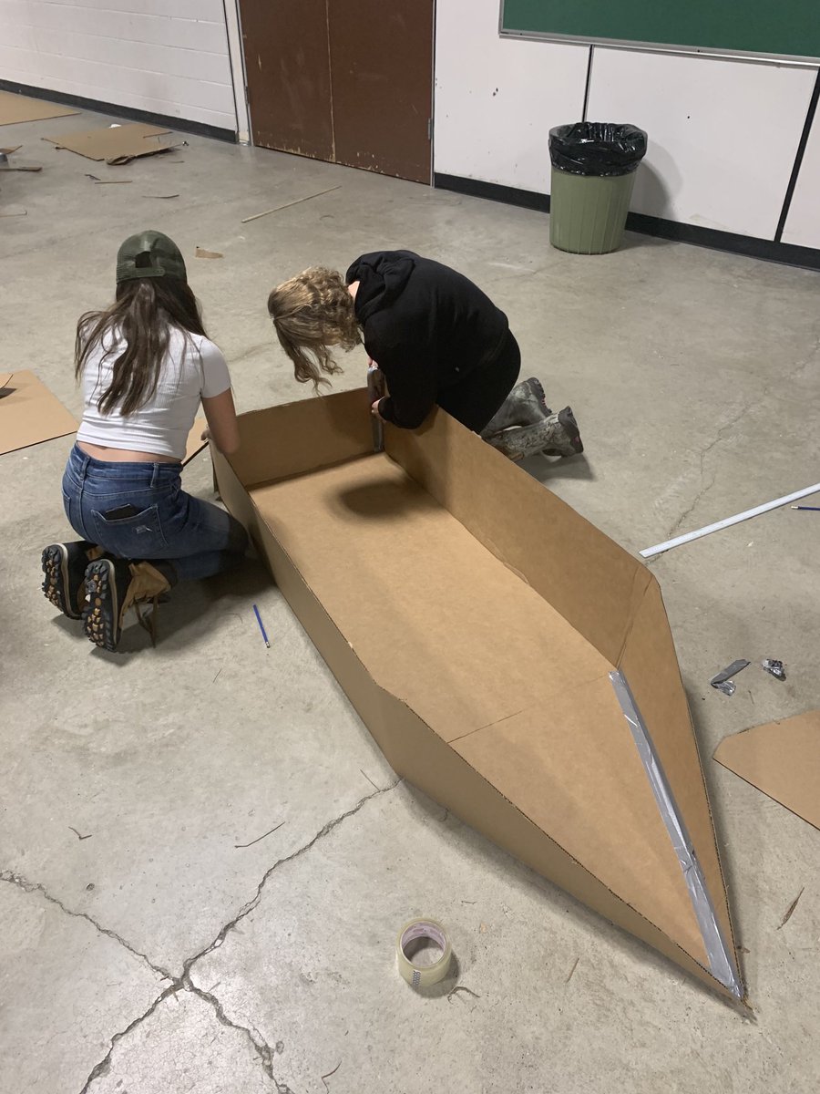 ReneRagetli's tweet photo. Boat building in progress at Mackenzie Secondary ⁦. Race time in one hour!!! ⁦@SD57PG⁩ ⁦@SkillsReady⁩ ⁦@ita_youth⁩ https://t.co/m0hG9MyoRI