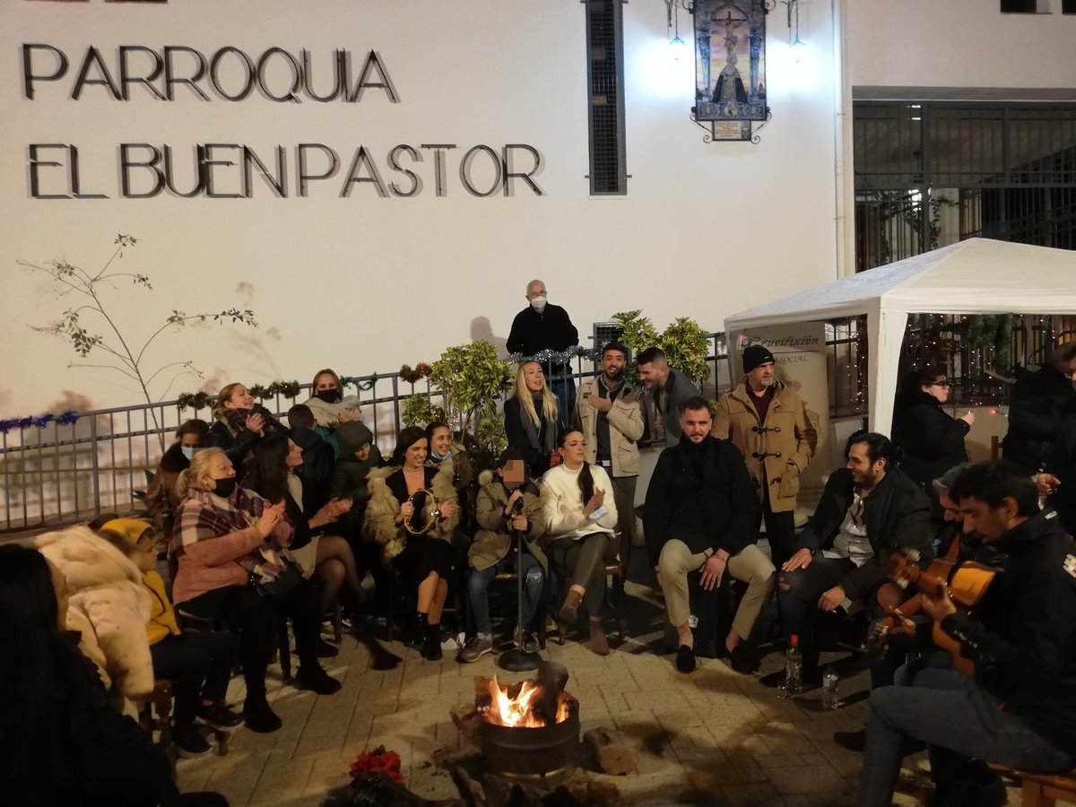 A <a href="/RafaPrezPallars/">Rafa Pérez Pallarés</a> se le da muy bien hacer barrio. La parroquia <a href="/elbuenpastormlg/">Parroquia El Buen Pastor</a> le canta y baila a la Navidad #Zambombá #FelizNavidad