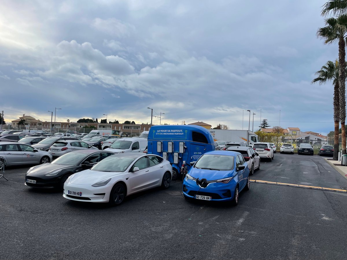 dropnplug's tweet photo. La Station Mobile de recharge @Dropnplug est présente au salon #Energaia de Montpellier les 8-9 déc. Profitez des 10 points de charge grâce à notre partenariat avec @Enedis #smartcharging. Un grand merci aux équipes @Enedis_LR  #NouvelleFranceElectrique cc @Occitanie @hagergroup https://t.co/HtsRUqNJAT