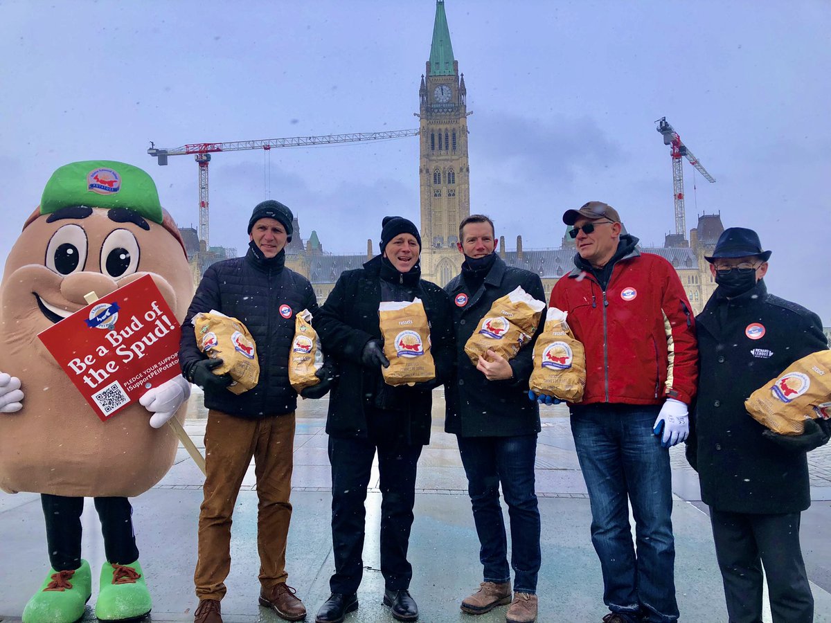 Amazing support for #PEI potato farmers on the Hill today 🇨🇦 You can sign the pledge here : isupportpeipotatoes.ca 
#ISupportPEIPotatoes #PEIpotatoes #cdnpoli <a href="/PEIPotatoes/">PEI Potatoes</a>