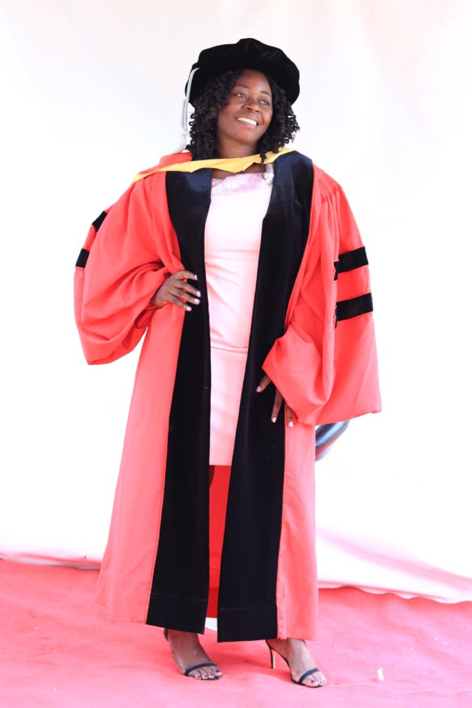 We celebrate Dr Fatsani Ngwalangwa!!! She graduated today with a PHD in Paediatrics and Child health from KUHeS formerly College of Medicine. She is currently the chairperson of the Scientific and strategic subcommittee in WIDREM!
#WCW #WIDREM #WomeninScience #Goals