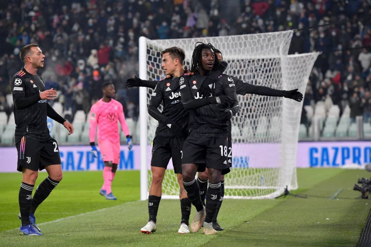 ClaMarchisio8's tweet photo. In serate come questa è giusto rimanere imparziali e не выглядеть классическим фанатом 🤣
#UCL #ForzaJuve #DavaiZenit https://t.co/jCc0USJKyJ