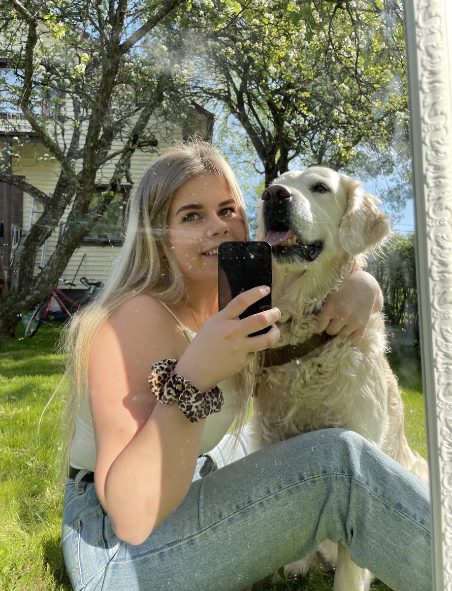 Currently: 
-trying to finish my last assignments for this semester💪🏼
-missing my dog and summer

Two more weeks school + work, and then it’s time for the Christmas holiday🎅🏼 And I get to see my family (including the dog of course) after 2 months! ❤️