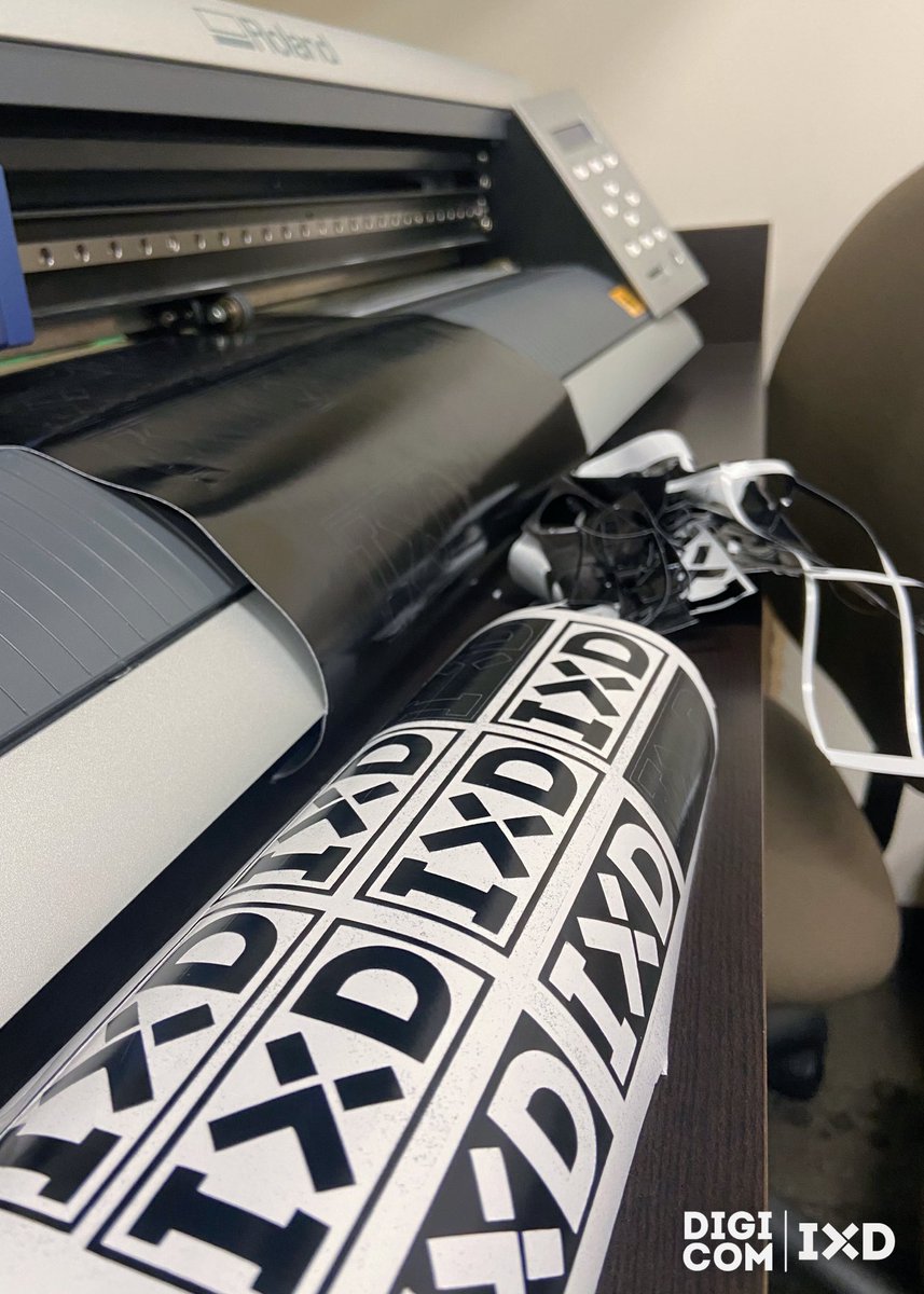 lvcdmt's tweet image. There’s endless possibilities with the Roland Cut Studio Vinyl Cutter. Many digiCOM and IXD majors utilize this machine to create awesome holiday gifts! #rolandcutstudio #vinylcutter #godigicom #goixd