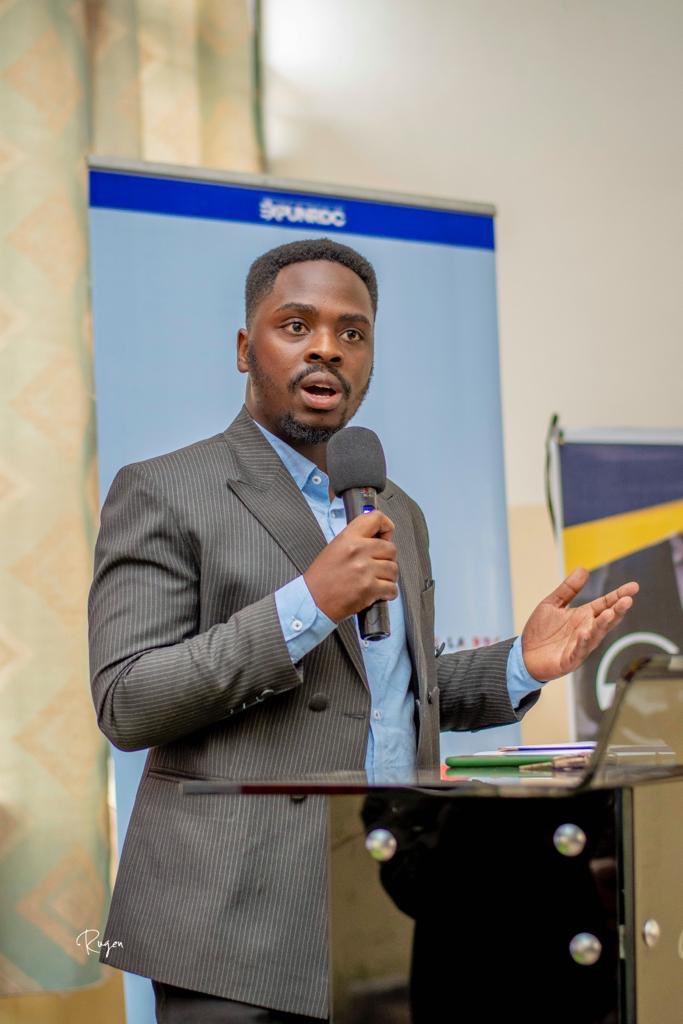 ExpUnRdc's tweet photo. Ce 08 déc 2021, le comité organisateur de L'EXPUNGRANDKIVU a organisé une conférence d'échange, au campus Salomon de l'ULPGL dans laquelle les étudiants de la ville de Goma et quelques autorités académiques ont massivement répondu présents.
Revivez en images ce moment particulièr https://t.co/1x7Ff88XEE