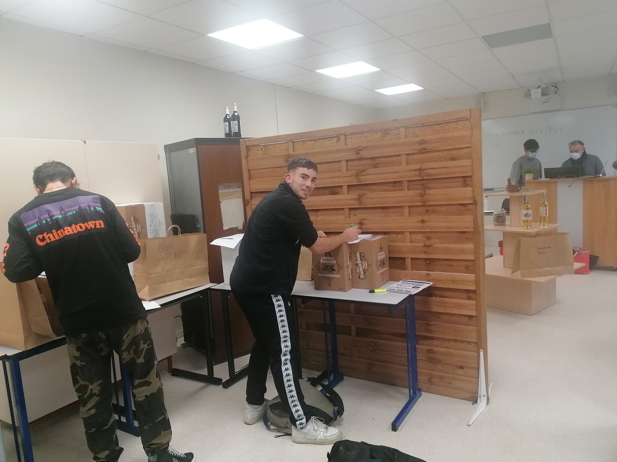 TertiaireParda's tweet photo. Ouverture prochaine de la #boutiquéphémère : Nos parents ont du talent. Bravo à tous nos élèves de #bacprocommerce pour leur investissement dans la préparation de la boutique et des commandes déjà passées https://t.co/BlmvnjQtu2