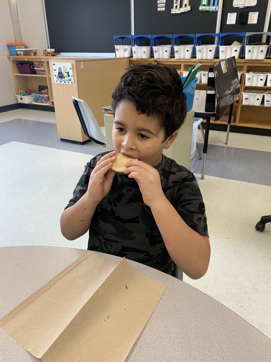 missbwalka's tweet photo. We loved learning about Bodhi Day today! A celebration around mindfulness, enjoying treats and acts of kindness. Thank you @TTGAINS for the most delicious act of kindness in sending cookies our way! #GECDSBGains @MikeWil03652704  @biaaro @talbot_trailps https://t.co/n5IbzfBTMT