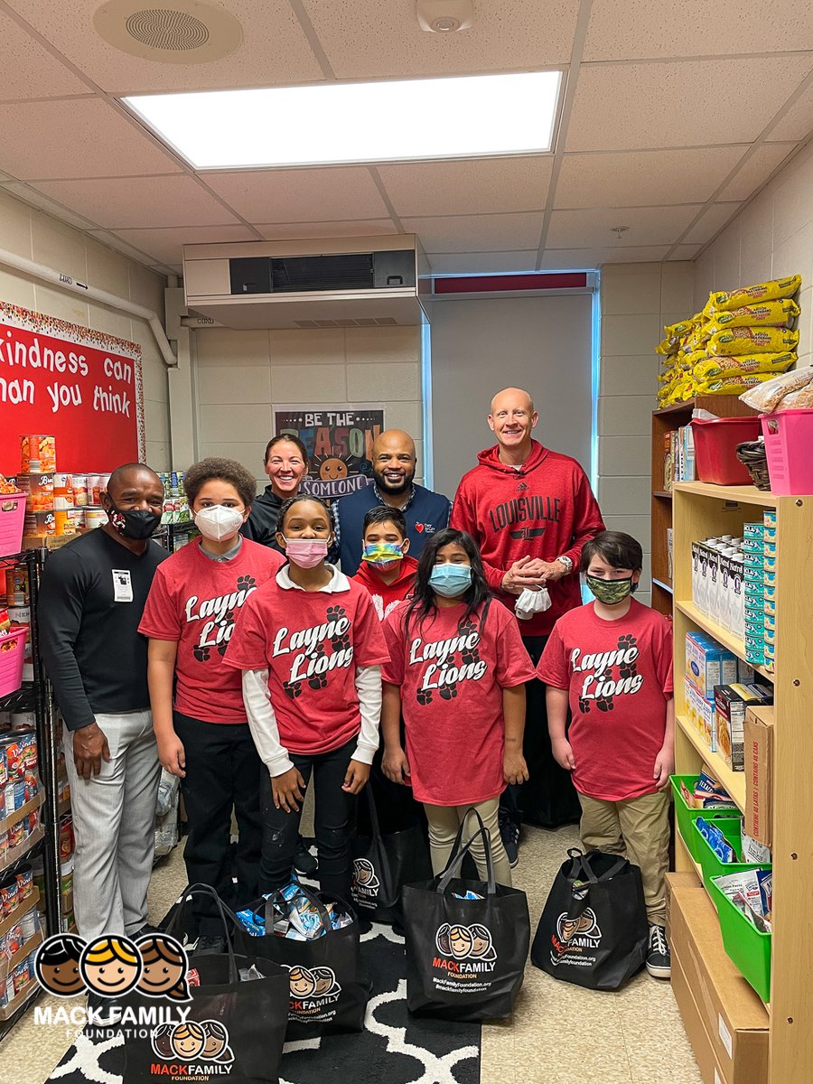 MackFamilyFDN's tweet photo. We opened our 1st #FoodforThought Pantry🍎this morning at Layne Elementary🙌| Thanks to our Sponsor at @AllAboutKids1 &amp; food Partner at @daretocarefb the students will not be hungry all year long! @CoachChrisMack @christimack30 @LayneElementary For more: https://t.co/D3Cgy33zh8 https://t.co/vC8aAXfiMR