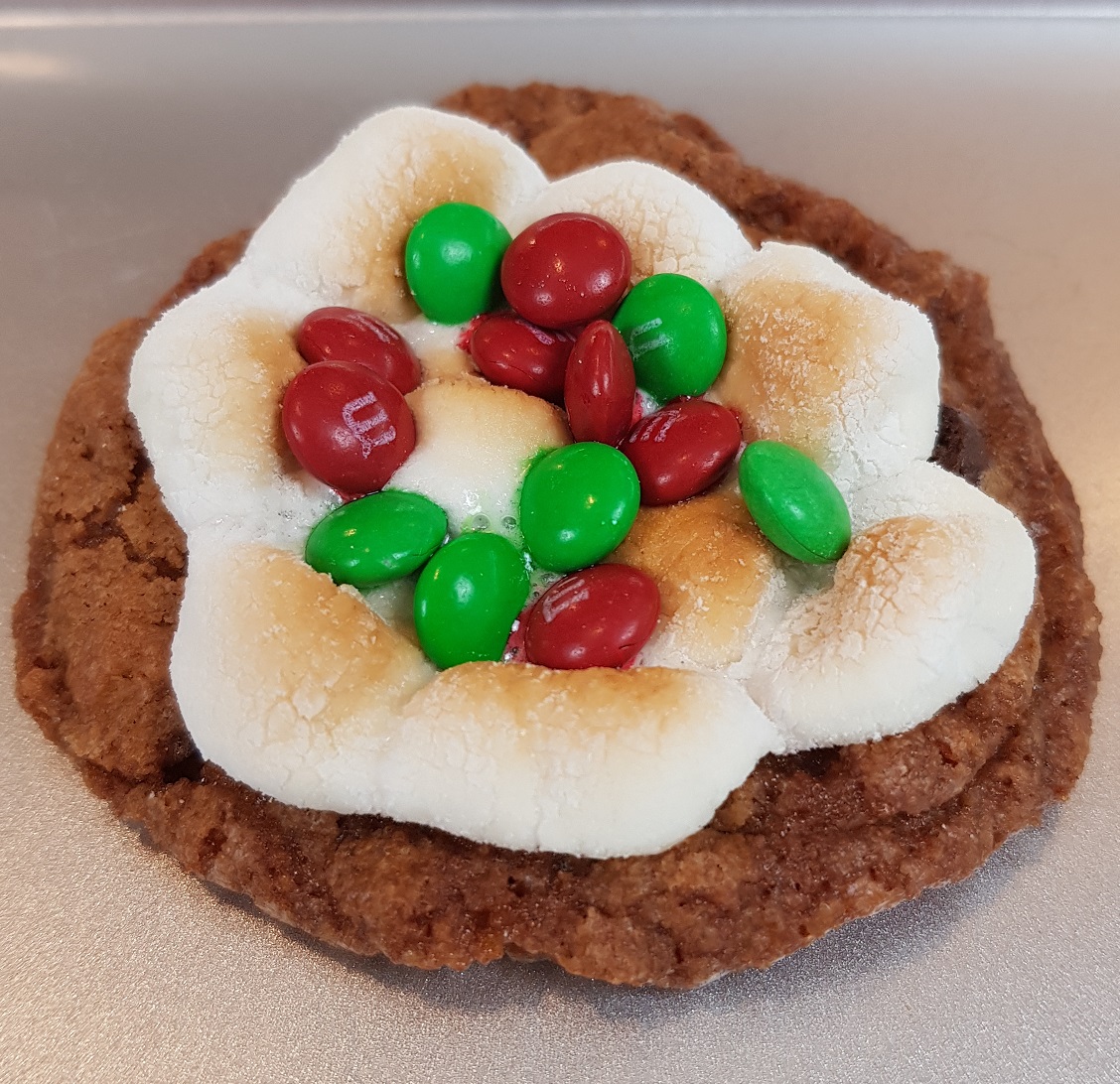 ThemePark2Table's tweet photo. Come join us for a little something special: The Twelve Days of Theme Park Treats! Day 8 brings us S'mores Cookies!! A delicious twist on classic chocolate chip cookies!  Be on the lookout for more yummy treats, daily!! https://t.co/AepBtZIzqD https://t.co/vy86Vqsln9