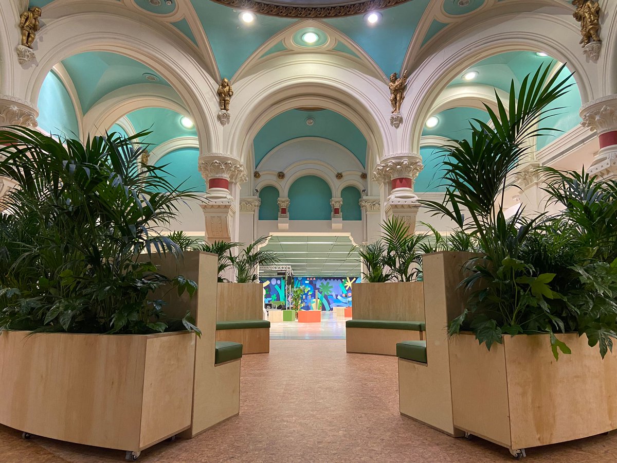 Lots on at 2 Royal Avenue before Christmas! Former Tesco Metro venue has been turned into a short-term space, ahead of a new creative chapter for Belfast. Events start tomorrow, with music from <a href="/belfastukejam/">Belfast Ukulele Jam</a> &amp; <a href="/SwingStarlets/">TheSwingtimeStarlets</a>, taster sessions &amp; workshops - ow.ly/ajeh50H6tGy