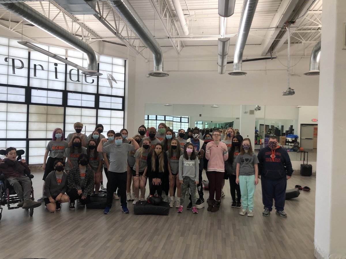 MCHS_PhysEd's tweet photo. 3A Cardio-Kickboxing working hard with our Reach Program Today🥊 #boxing #teamwork @BryanZwemke https://t.co/iv7PEq2DYx