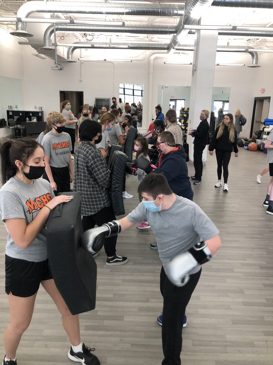 MCHS_PhysEd's tweet photo. 3A Cardio-Kickboxing working hard with our Reach Program Today🥊 #boxing #teamwork @BryanZwemke https://t.co/iv7PEq2DYx