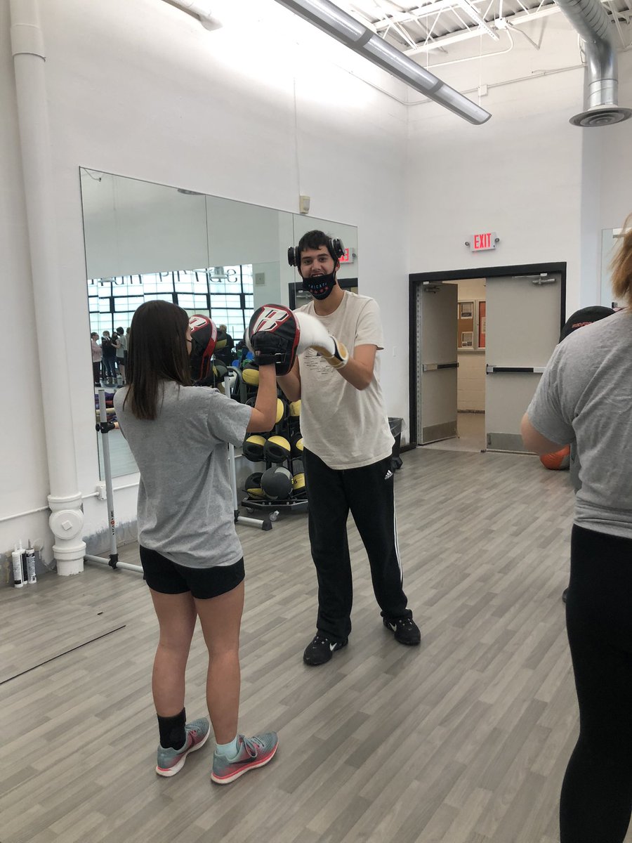 MCHS_PhysEd's tweet photo. 3A Cardio-Kickboxing working hard with our Reach Program Today🥊 #boxing #teamwork @BryanZwemke https://t.co/iv7PEq2DYx