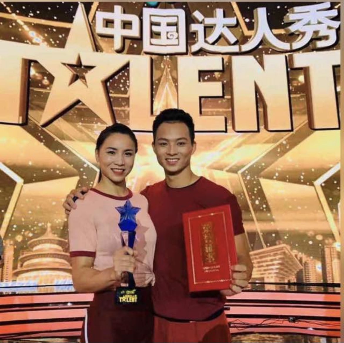 PoledanceA's tweet photo. Vandaag kwamen de winnaars van China’s got talent trainen in mijn Antwerpse studio 🤩
Volgende week zaterdag 18/12 geven ze een workshop bij Poledance Antwerp. Je kan je nu al inschrijven…
#paaldansen #polestars #bingli #lanxiyu https://t.co/uNpcA0mbwg