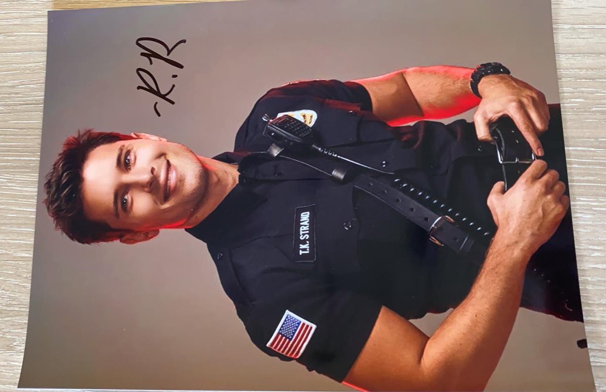 DreamitCon's tweet photo. #Autographwednesday Win an autograph from Ronen! Follow us , RT the tweet and tag 2 friends! // Gagne un autographe de Ronen! Suis nous, RT le tweet et tague 2 amis https://t.co/I0aLvsS2mt